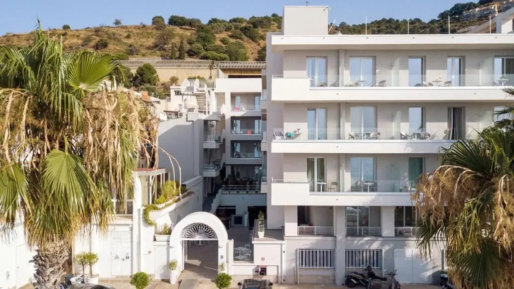 Albatros Beach Hotel — ALBATROS BEACH HOTEL