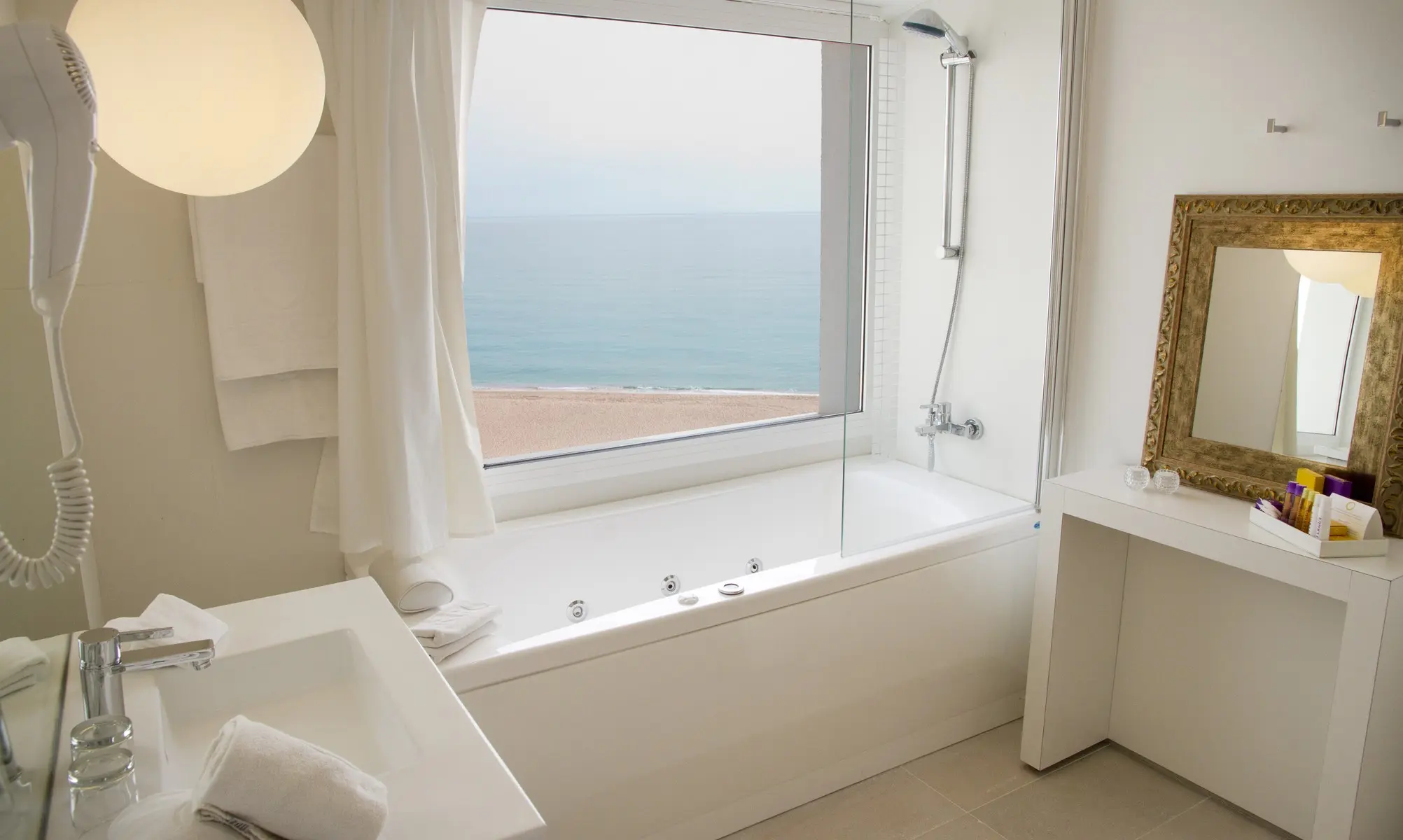 Łazienka w pokoju hotelu Alegria Mar Mediterrania