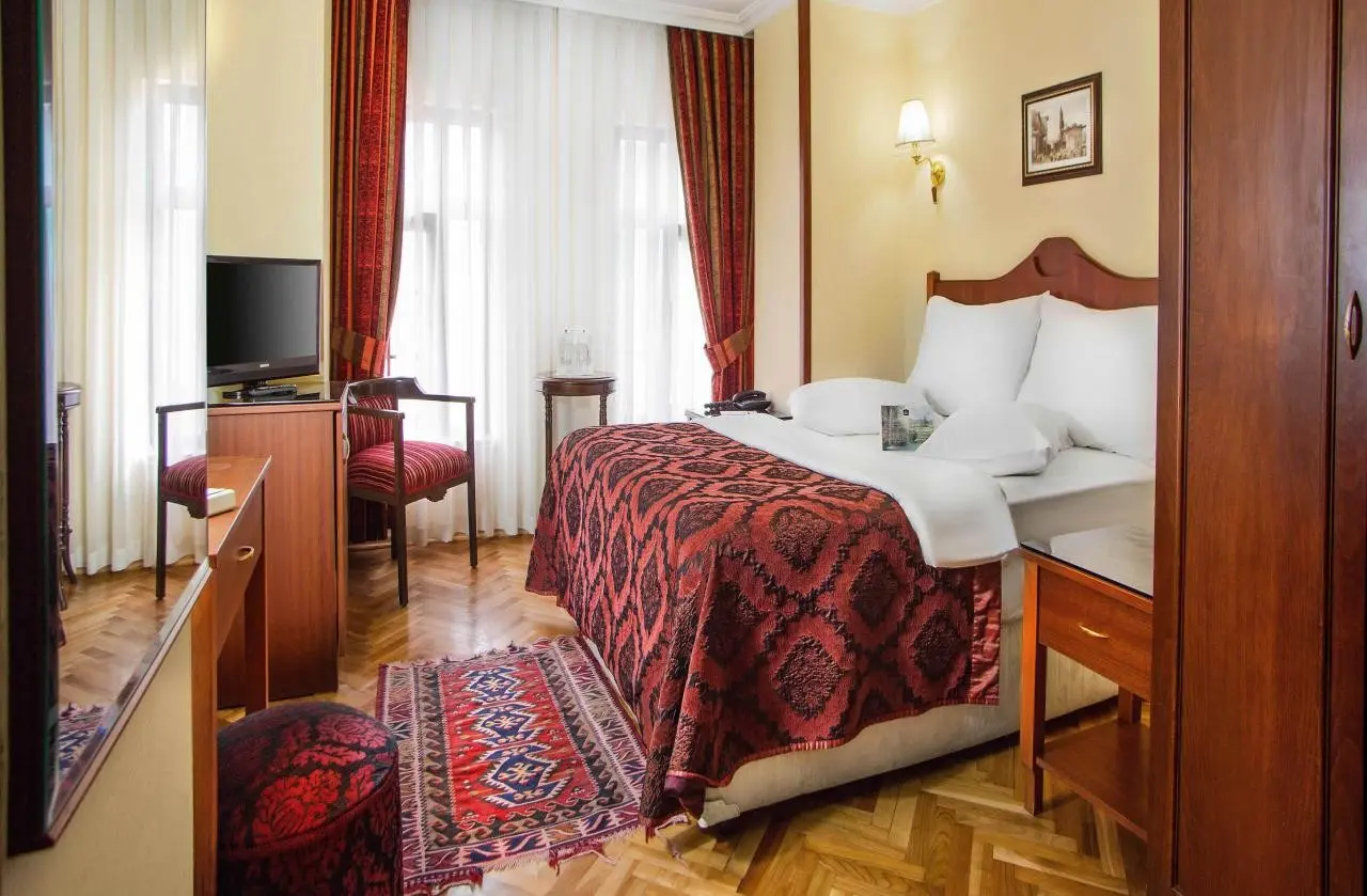 Amber Hotel Istanbul — AMBER HOTEL ISTANBUL