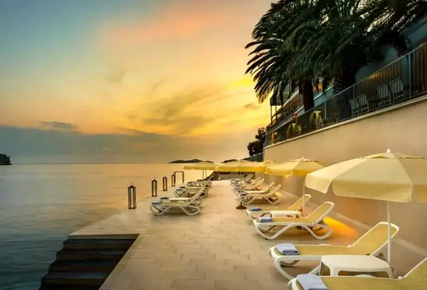 Plaża przy hotelu Aminess Younique Lume Hotel