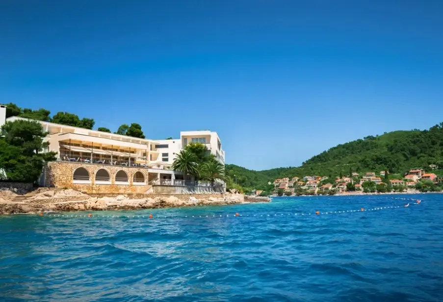Plaża przy hotelu Aminess Younique Lume Hotel