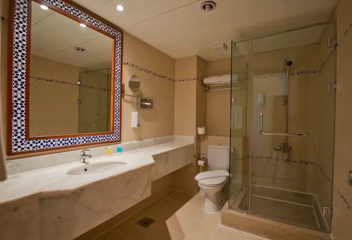 Łazienka w pokoju hotelu Amphoras Aqua