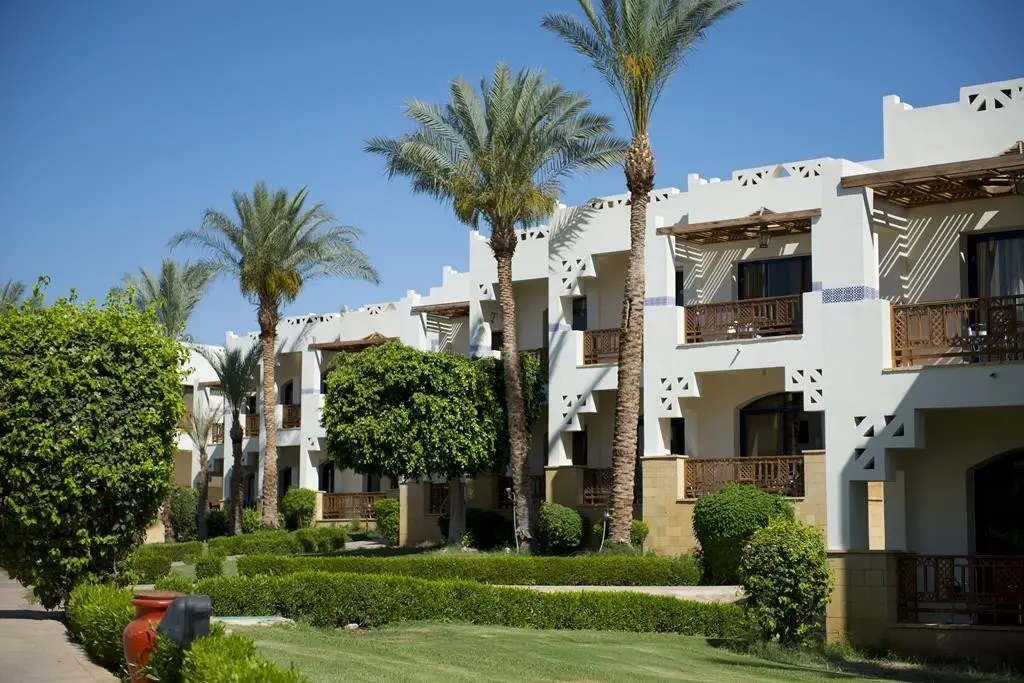 Amphoras Beach — AMPHORAS BEACH RESORT