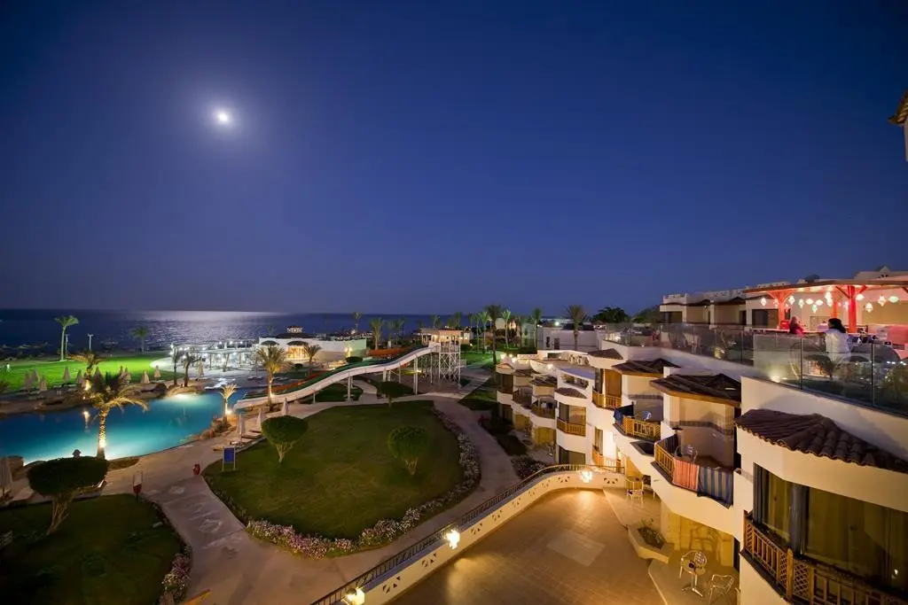 Amphoras Beach — AMPHORAS BEACH RESORT