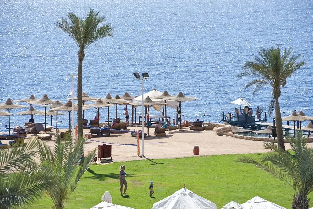 Amphoras Beach — AMPHORAS BEACH RESORT