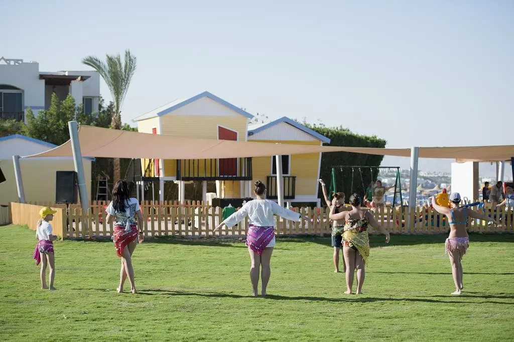 Amphoras Beach — AMPHORAS BEACH RESORT