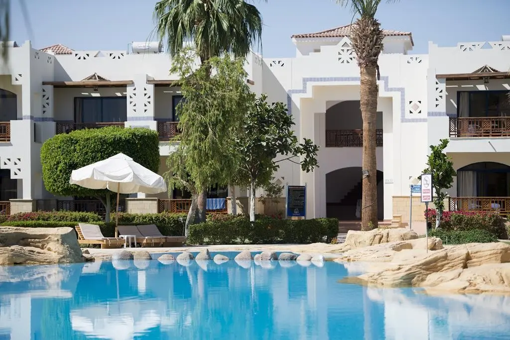 Amphoras Beach — AMPHORAS BEACH RESORT