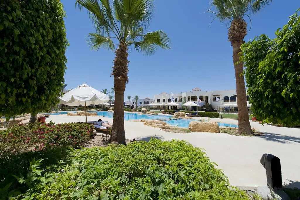 Amphoras Beach — AMPHORAS BEACH RESORT