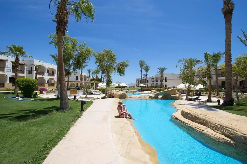 Amphoras Beach — AMPHORAS BEACH RESORT