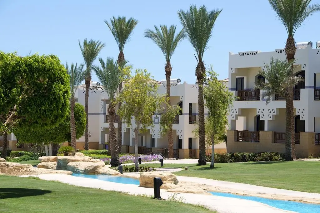 Amphoras Beach — AMPHORAS BEACH RESORT