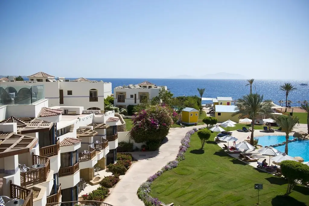 Amphoras Beach — AMPHORAS BEACH RESORT