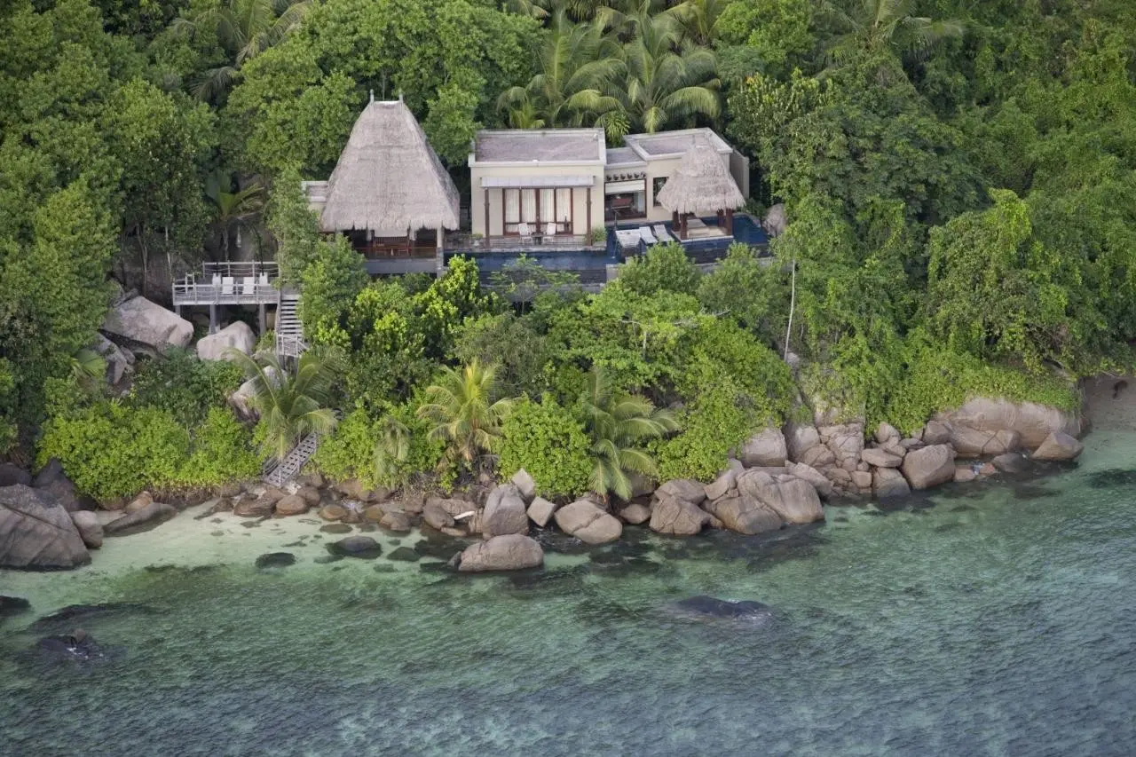 Plaża przy hotelu Anantara Maia Seychelles Villas