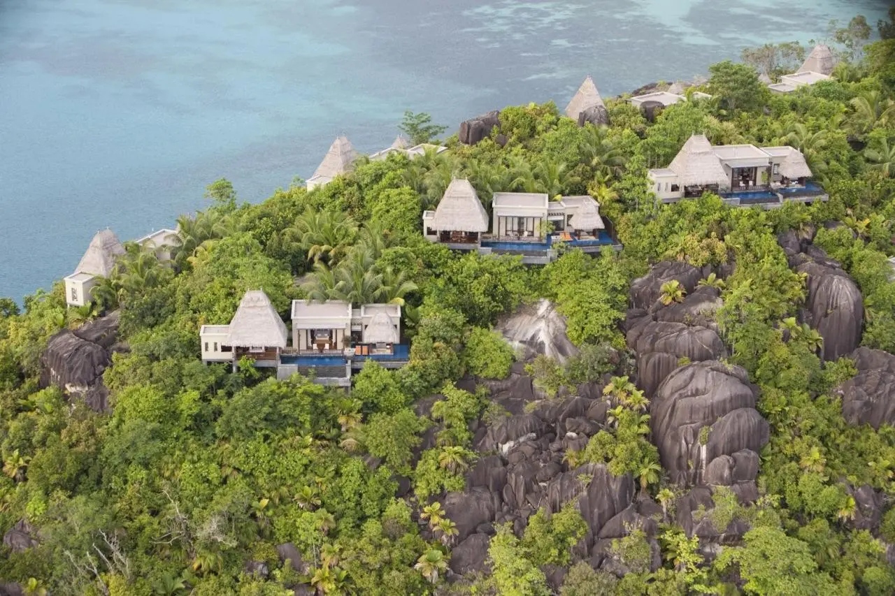 Plaża przy hotelu Anantara Maia Seychelles Villas