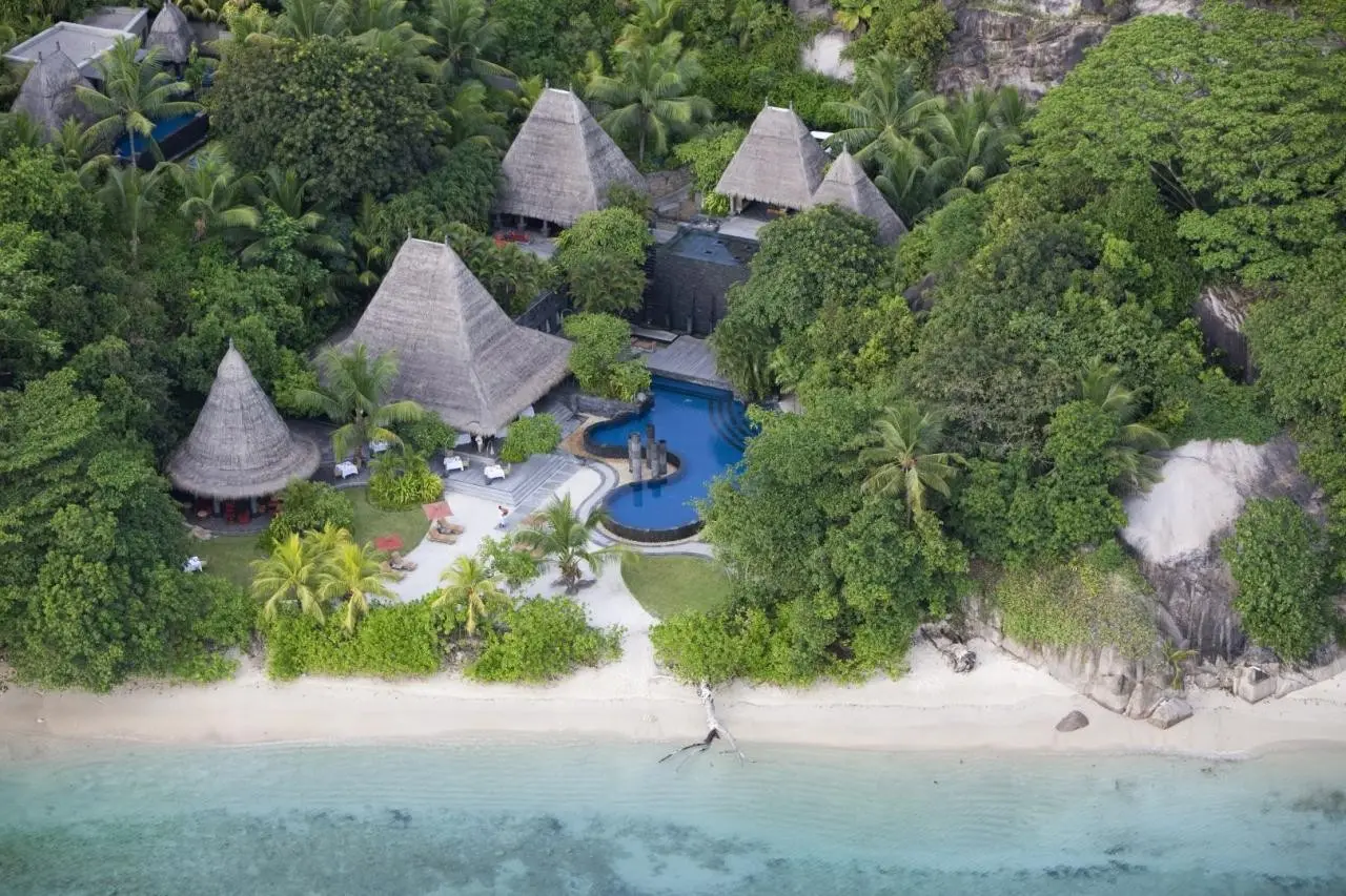 Plaża przy hotelu Anantara Maia Seychelles Villas