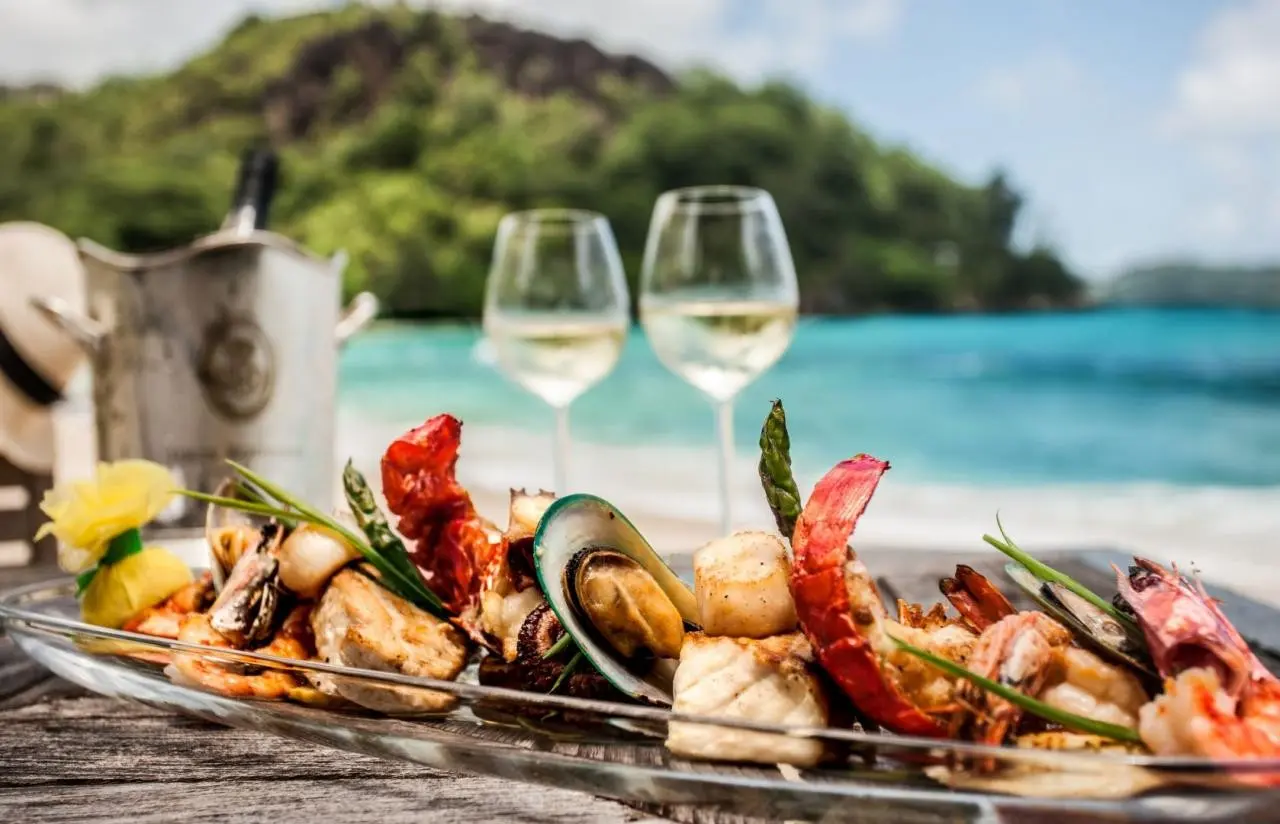 Restauracja i jedzenie w hotelu Anantara Maia Seychelles Villas