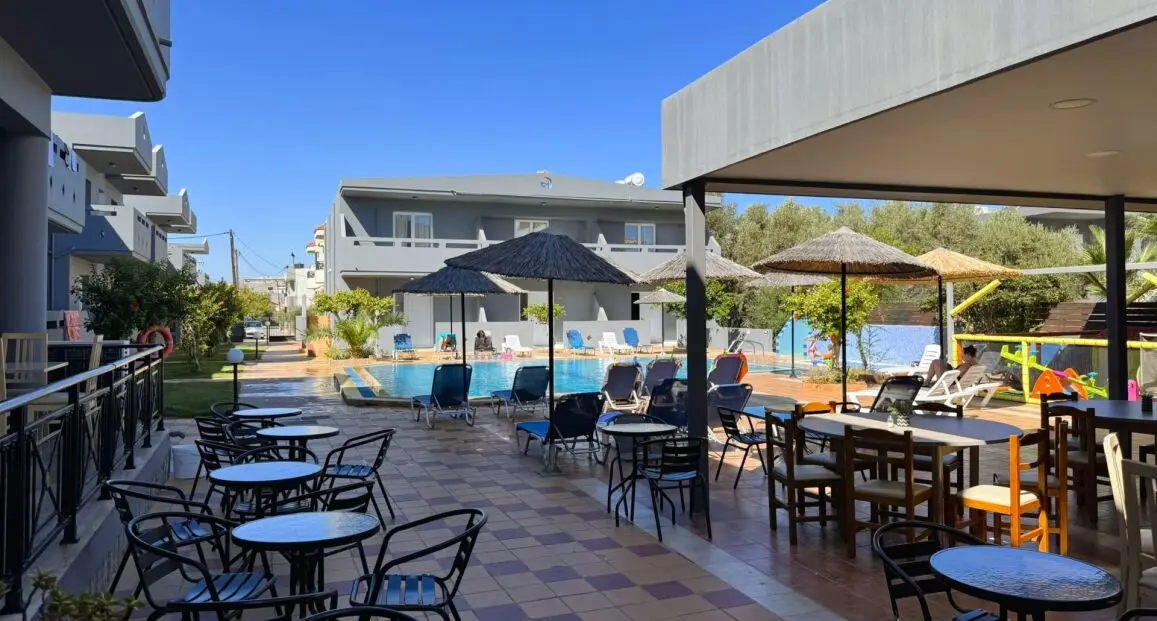 Basen w hotelu Anthoula Hotel