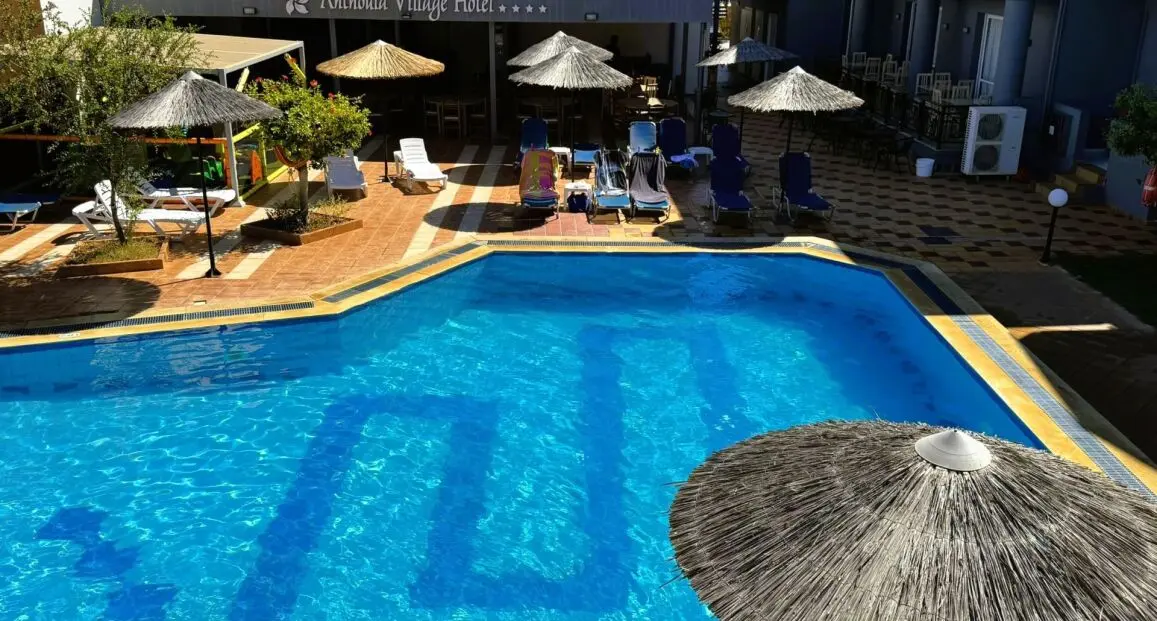 Basen w hotelu Anthoula Hotel