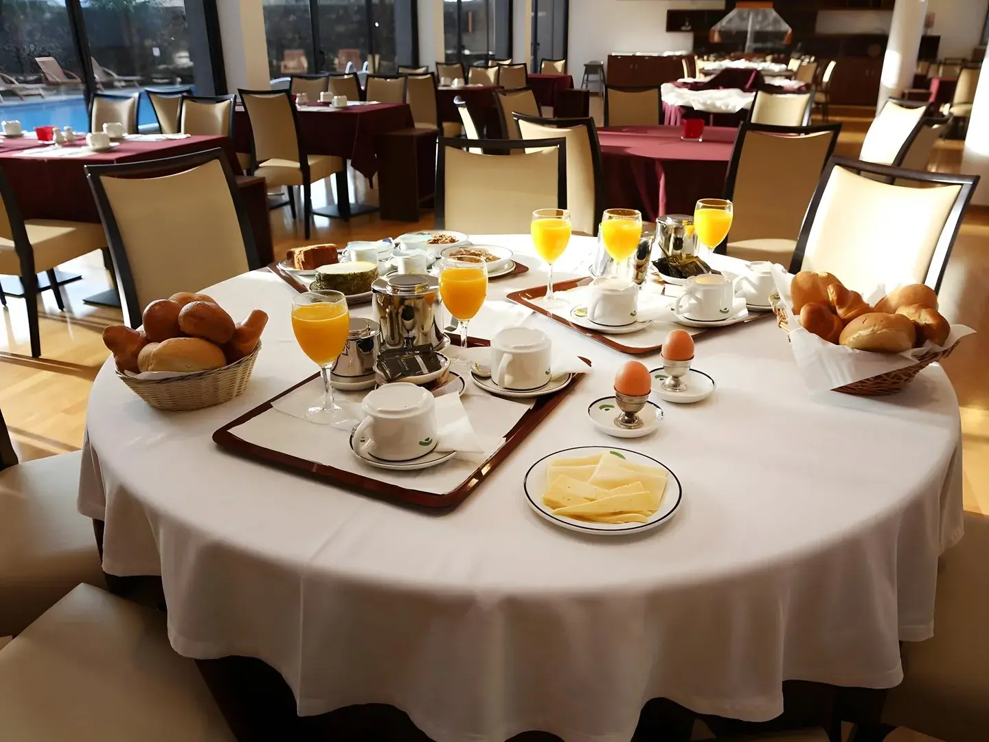 Restauracja i jedzenie w hotelu Antillia Hotel