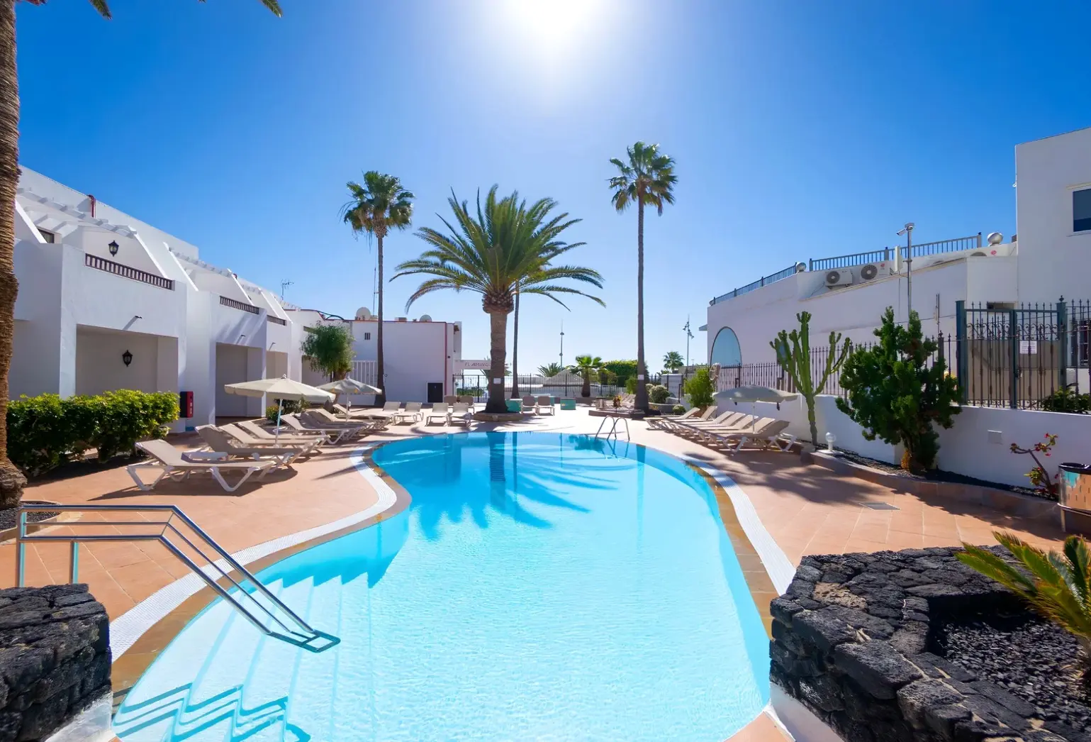 Basen w hotelu Apartamentos Flamingo Lanzarote