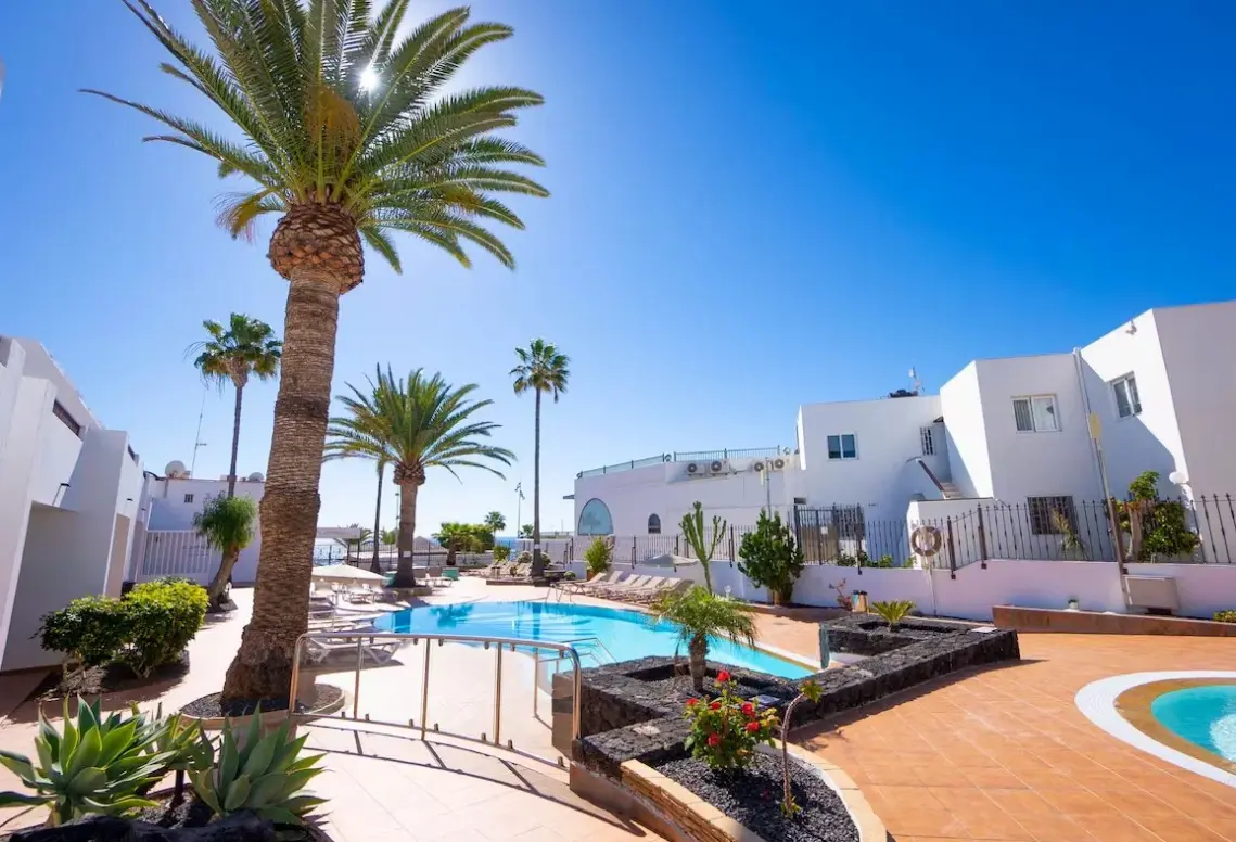 Basen w hotelu Apartamentos Flamingo Lanzarote