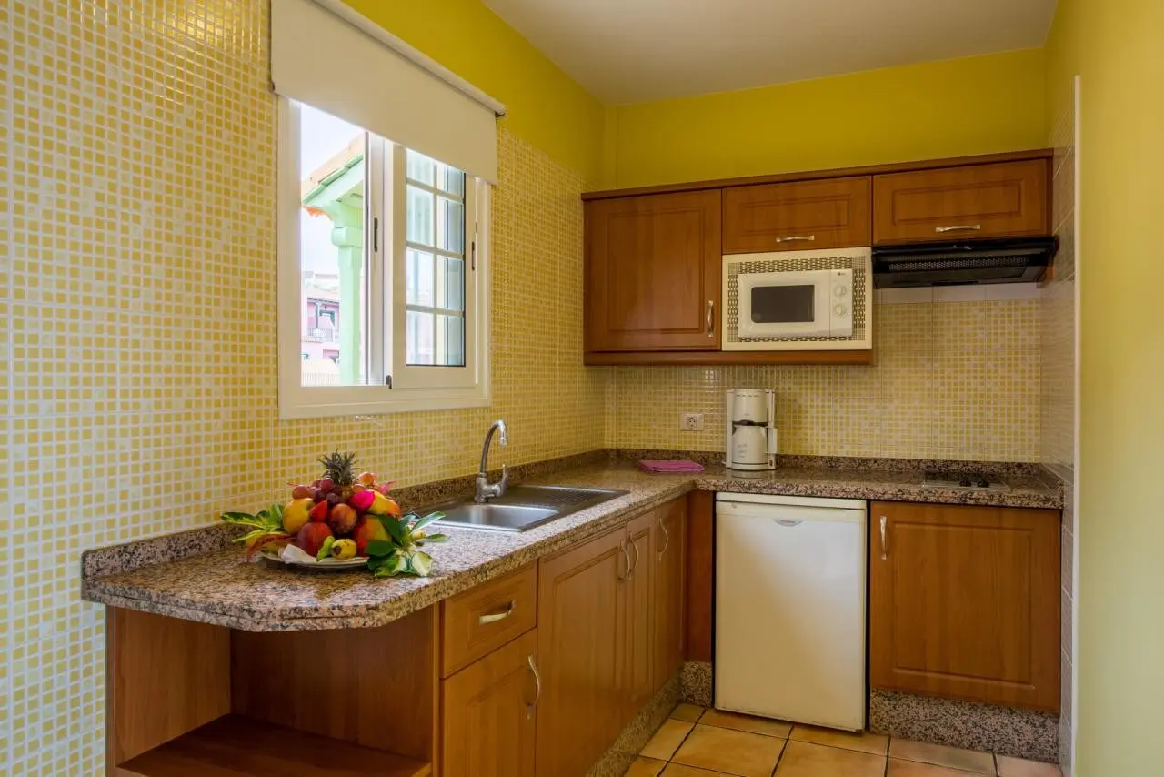 Apartamentos La Caleta — APARTAMENTOS LA CALETA