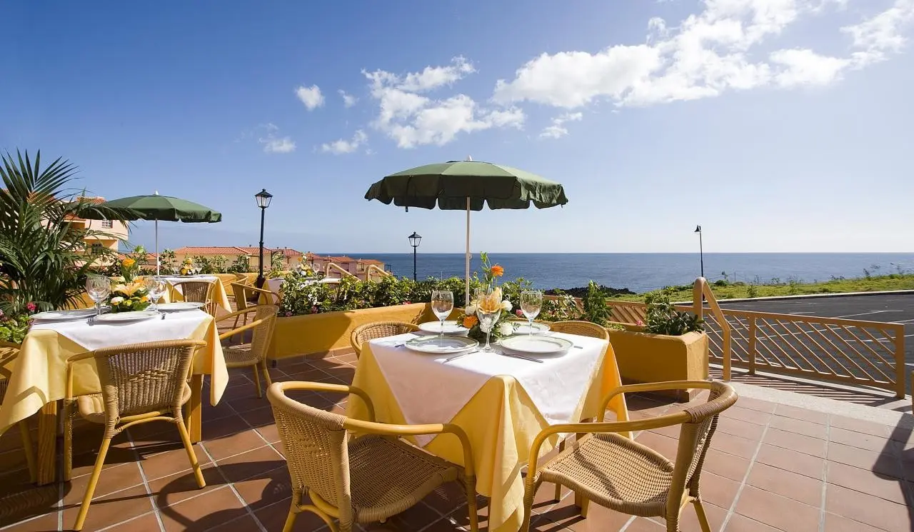 Apartamentos La Caleta — APARTAMENTOS LA CALETA