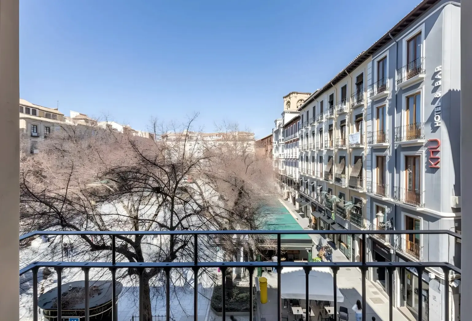 Widok z hotelu Apartamentos Líbere Granada Catedral