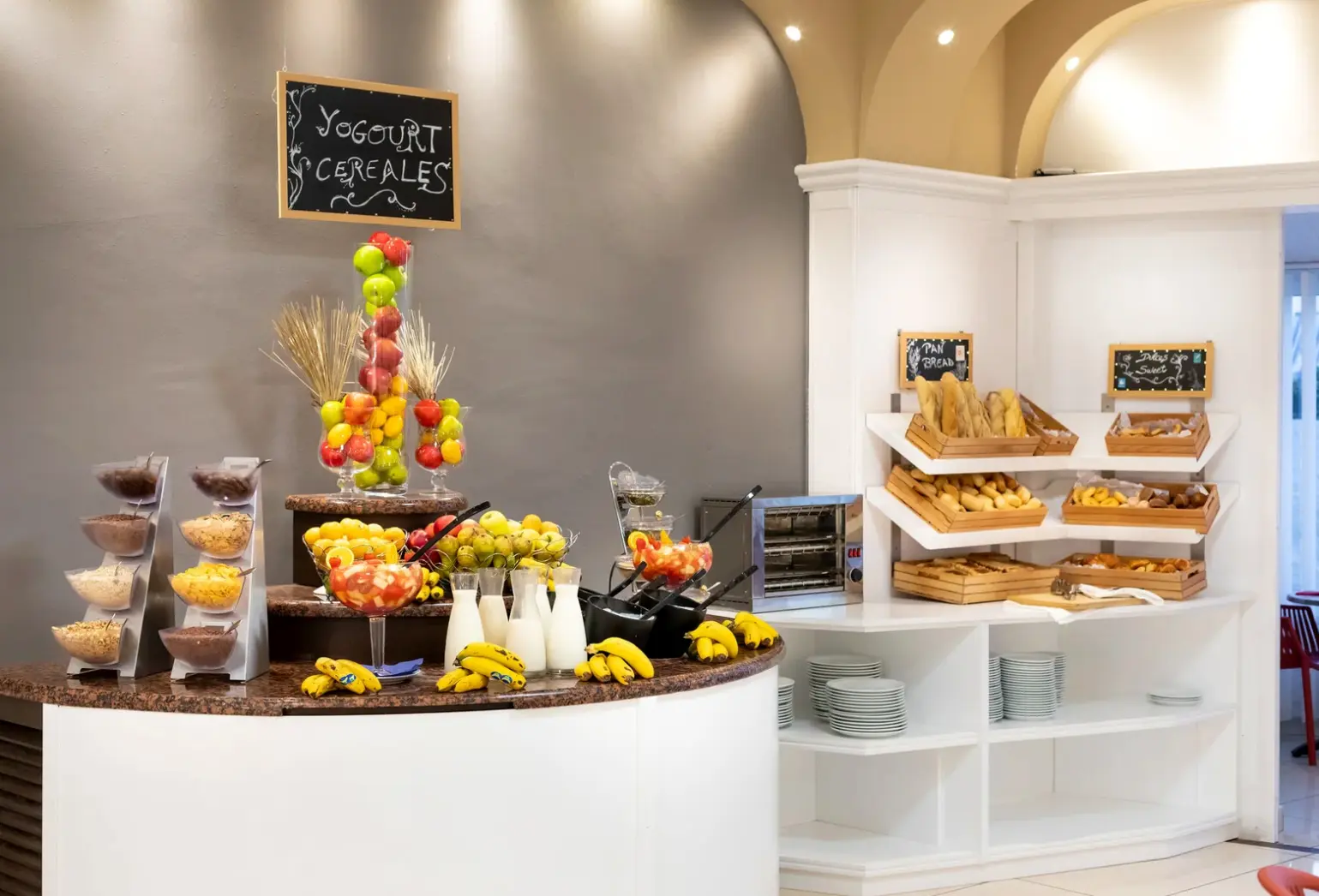 Restauracja i jedzenie w hotelu Aparthotel Dragos del Sur