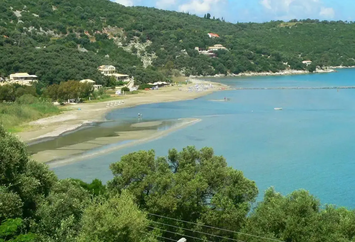 Plaża przy hotelu Apraos Bay
