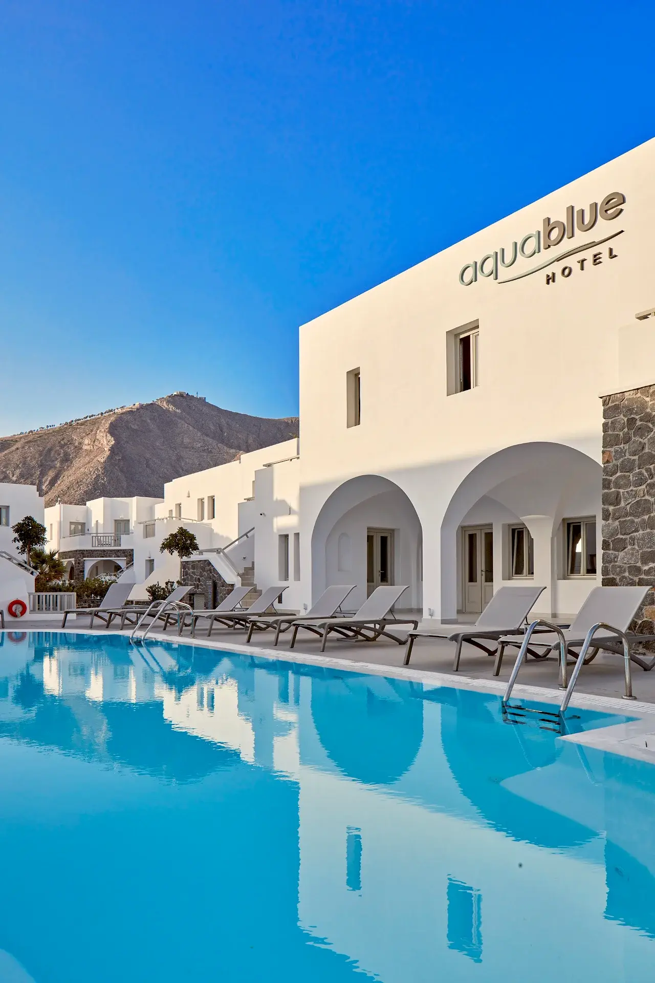 Basen w hotelu Aqua Blue Hotel