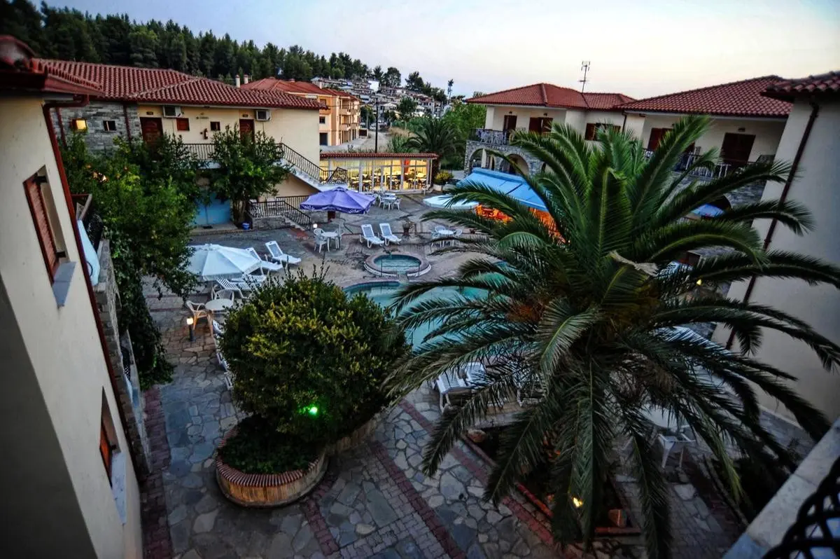 Basen w hotelu Argo Hotel