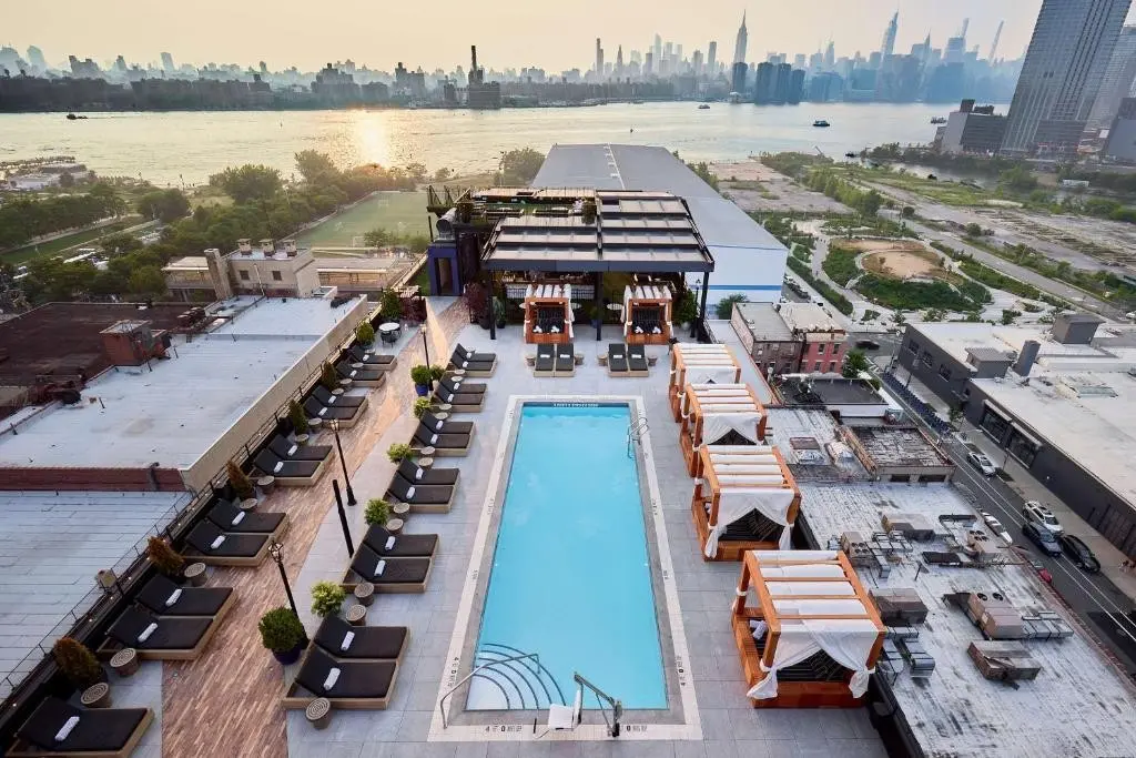 Arlo Williamsburg — ARLO WILLIAMSBURG