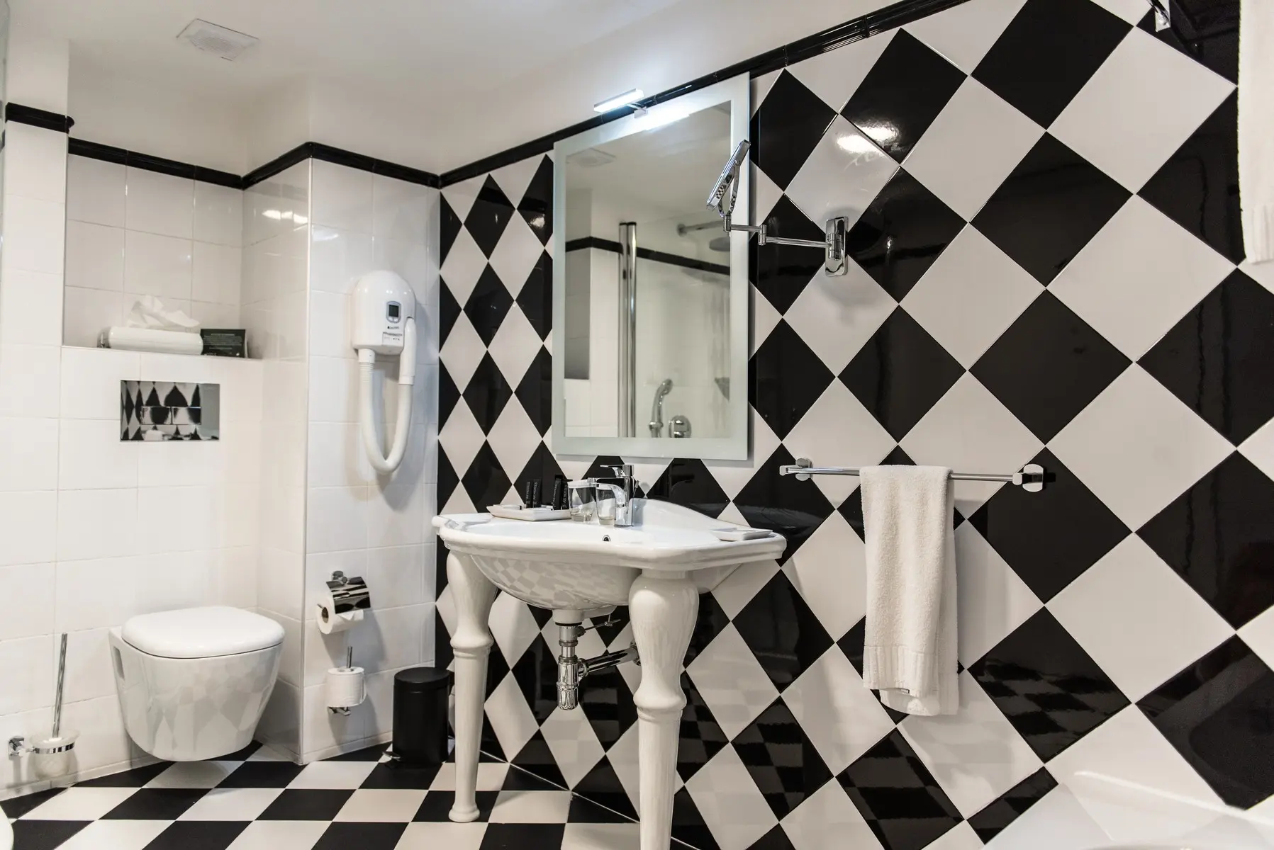 AX The Victoria Hotel — AX THE VICTORIA