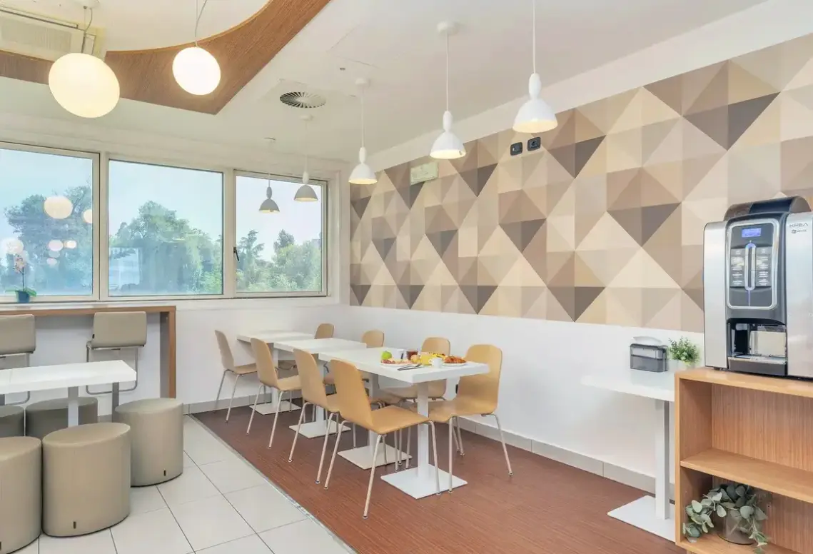 Restauracja i jedzenie w hotelu B&B Hotel Milano Cenisio Garibaldi