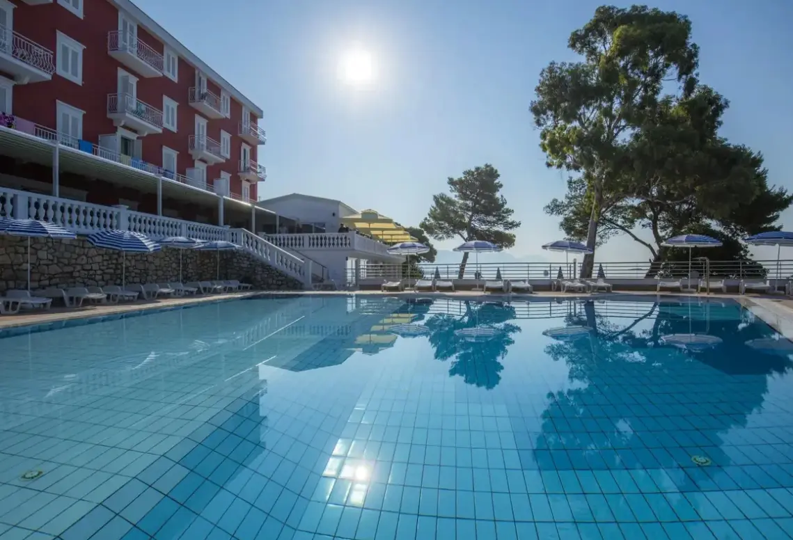 Basen w hotelu Bellevue Maradiso Casa by Aminess