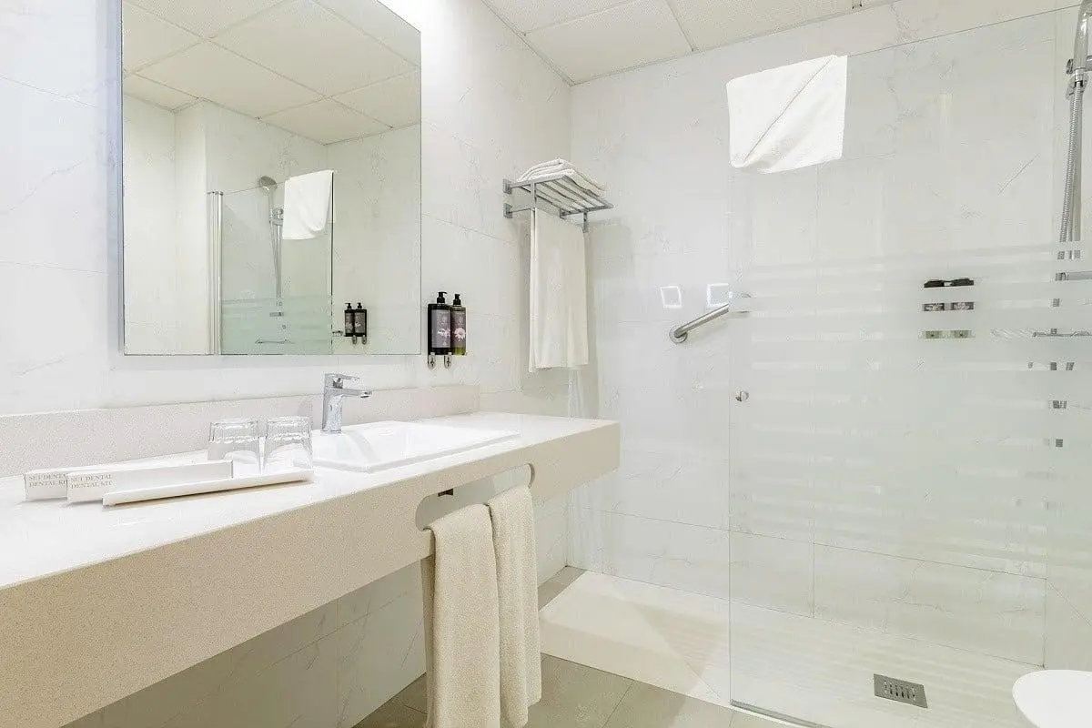 Łazienka w pokoju hotelu Best Siroco