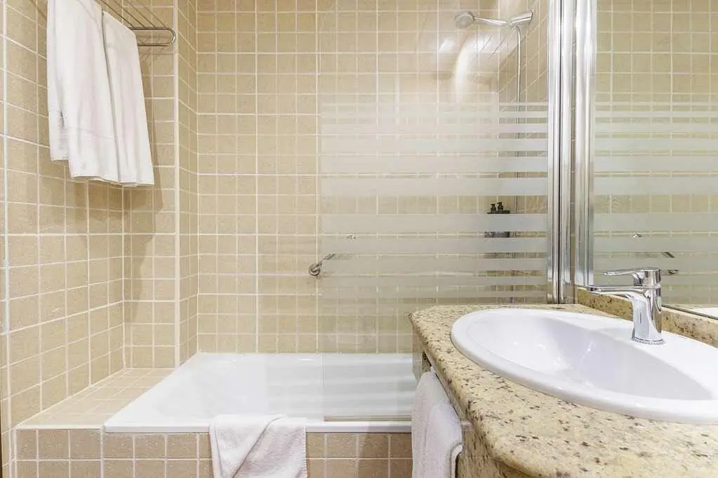 Łazienka w pokoju hotelu Best Siroco