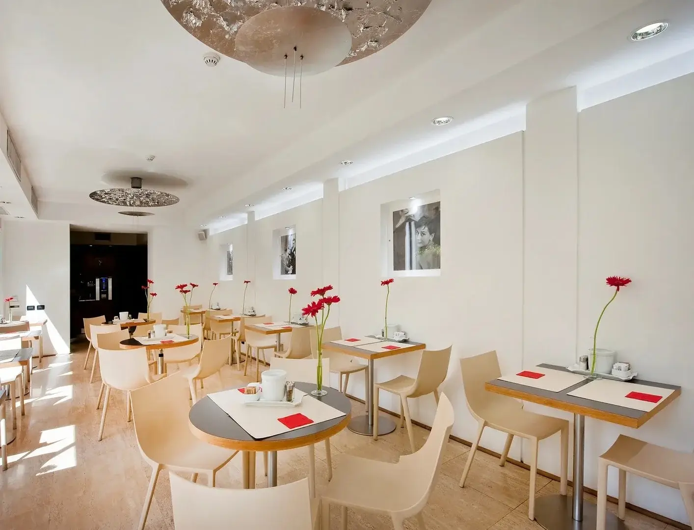 Restauracja i jedzenie w hotelu Best Western Ars Hotel