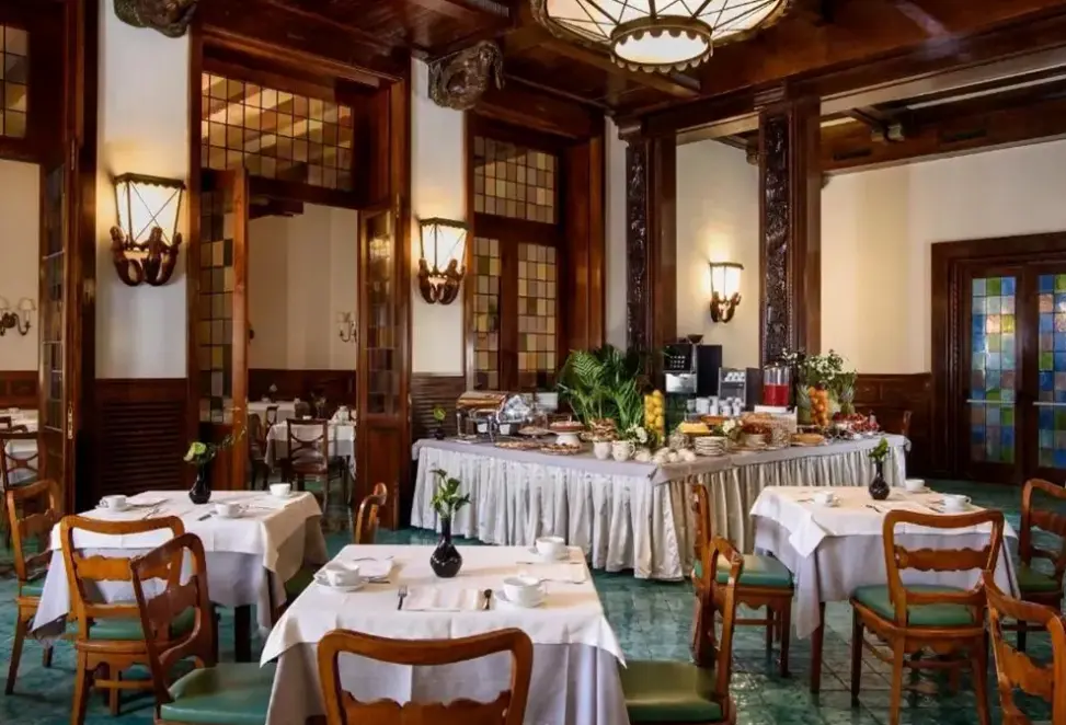 Restauracja i jedzenie w hotelu Bettoja Hotel Atlantico