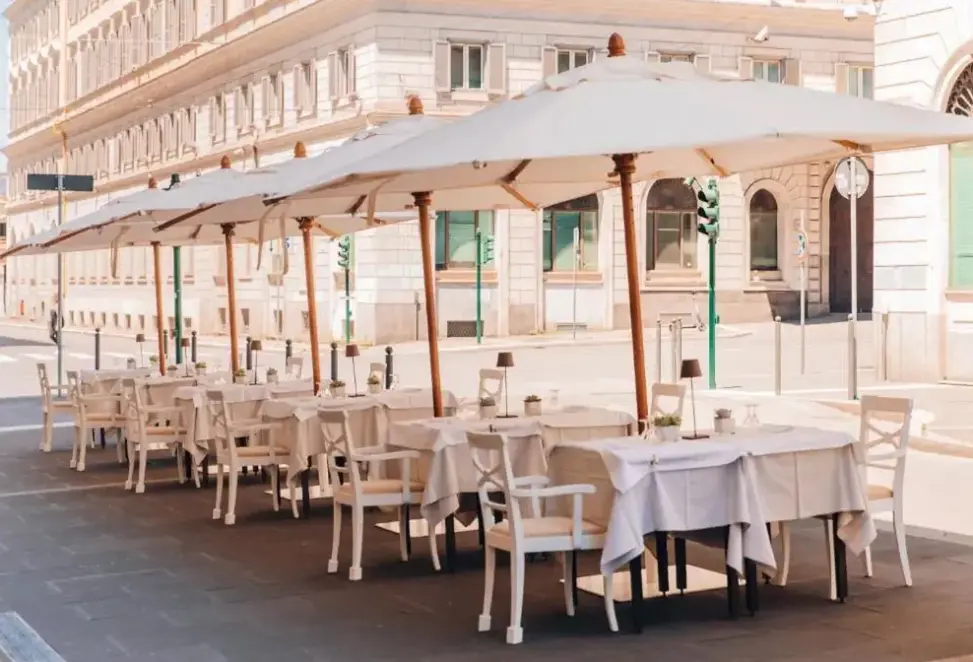 Restauracja i jedzenie w hotelu Bettoja Hotel Massimo d'Azeglio