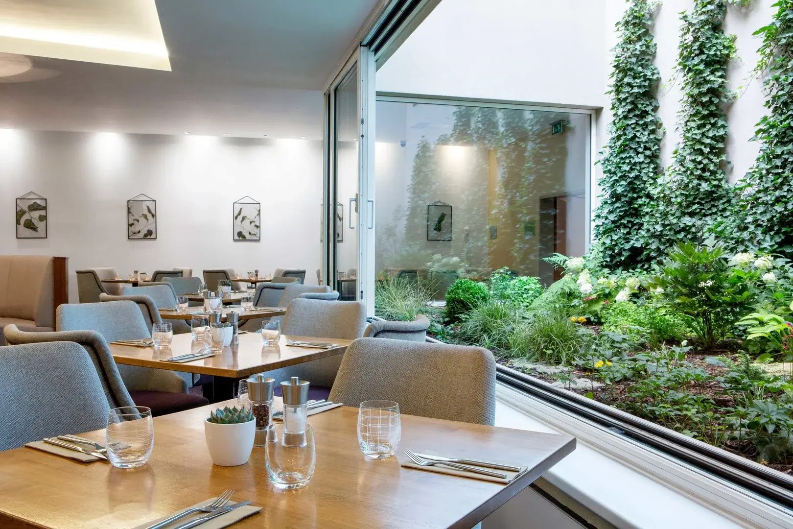 Restauracja i jedzenie w hotelu Botanique Hotel Prague