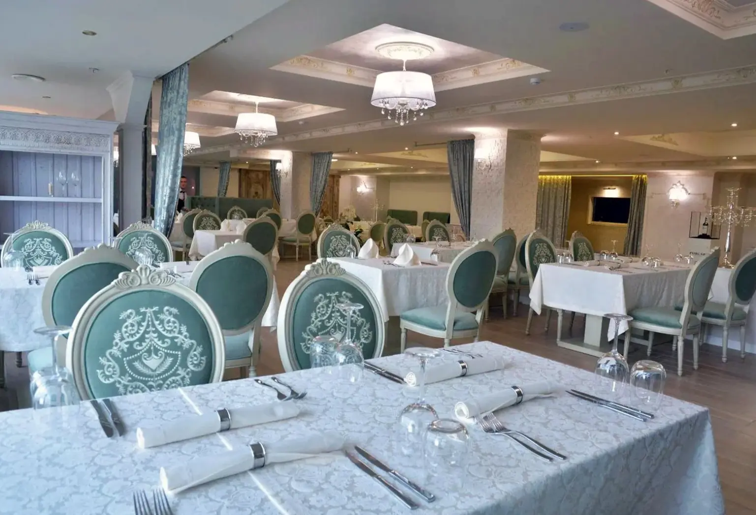 Restauracja i jedzenie w hotelu Bristol Central Park Hotel