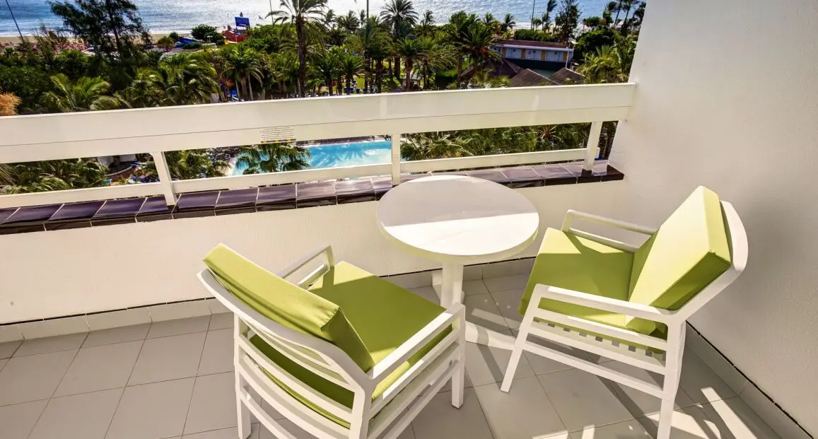 Basen w hotelu Bull Costa Canaria & Spa