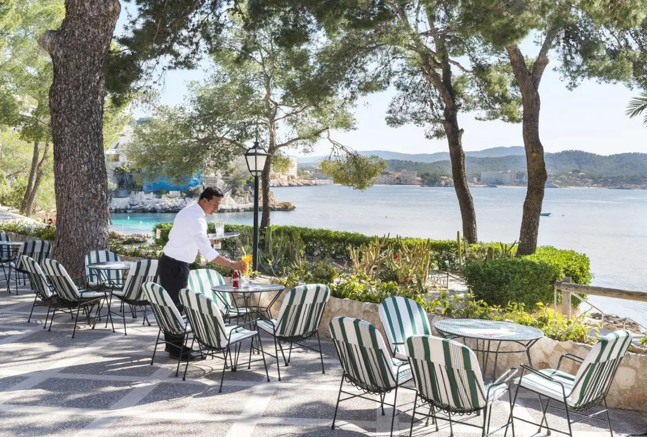 Restauracja i jedzenie w hotelu Cala Fornells Hotel