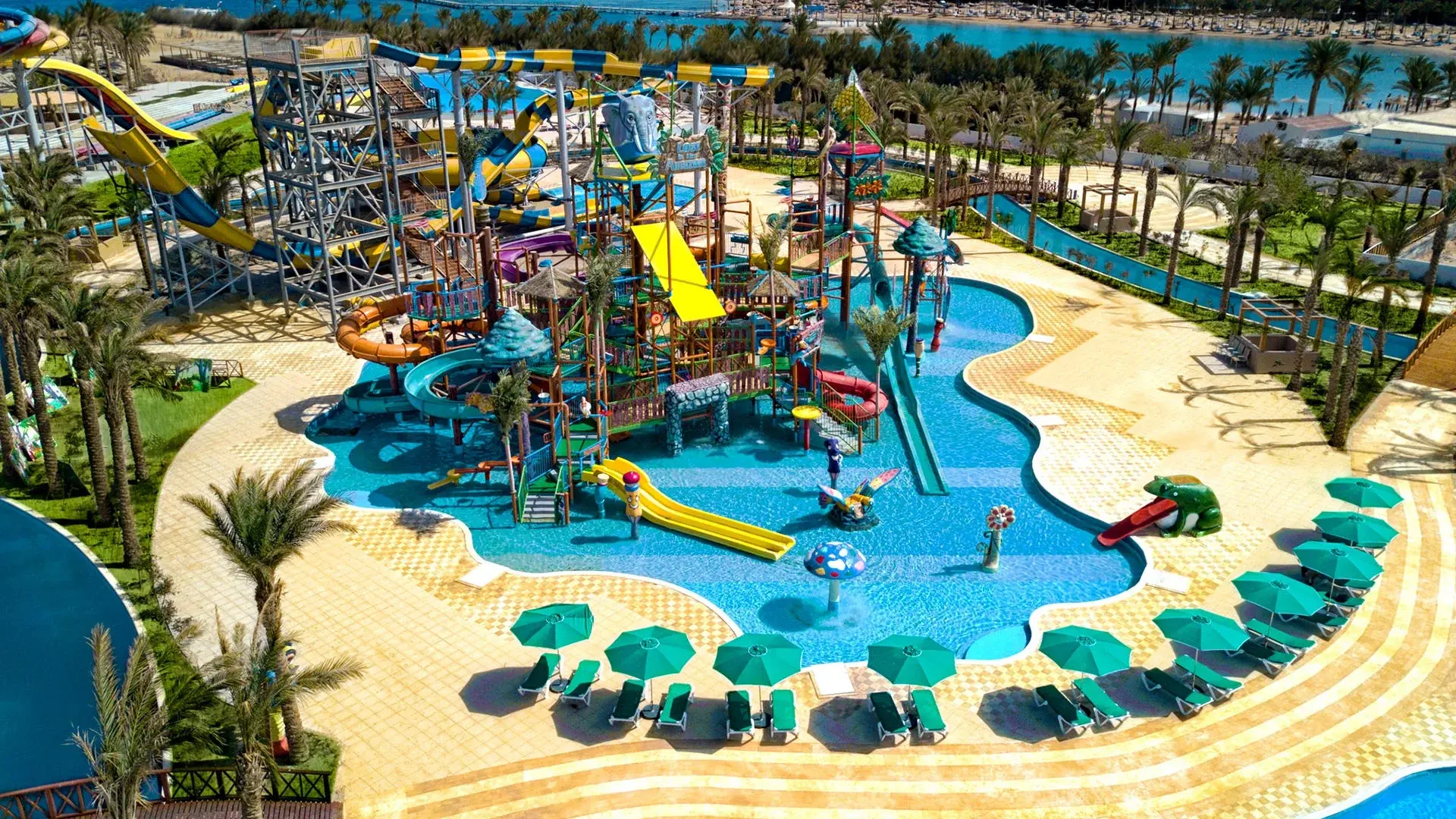 Basen w hotelu Calimera Blend Paradise Resort