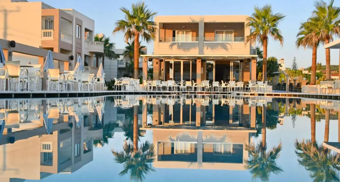 Basen w hotelu Castro Hotel