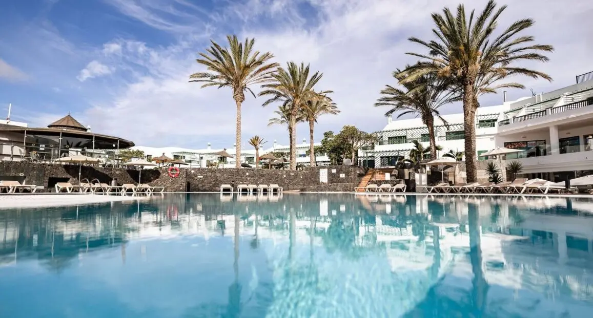 Basen w hotelu CayBeach Sun