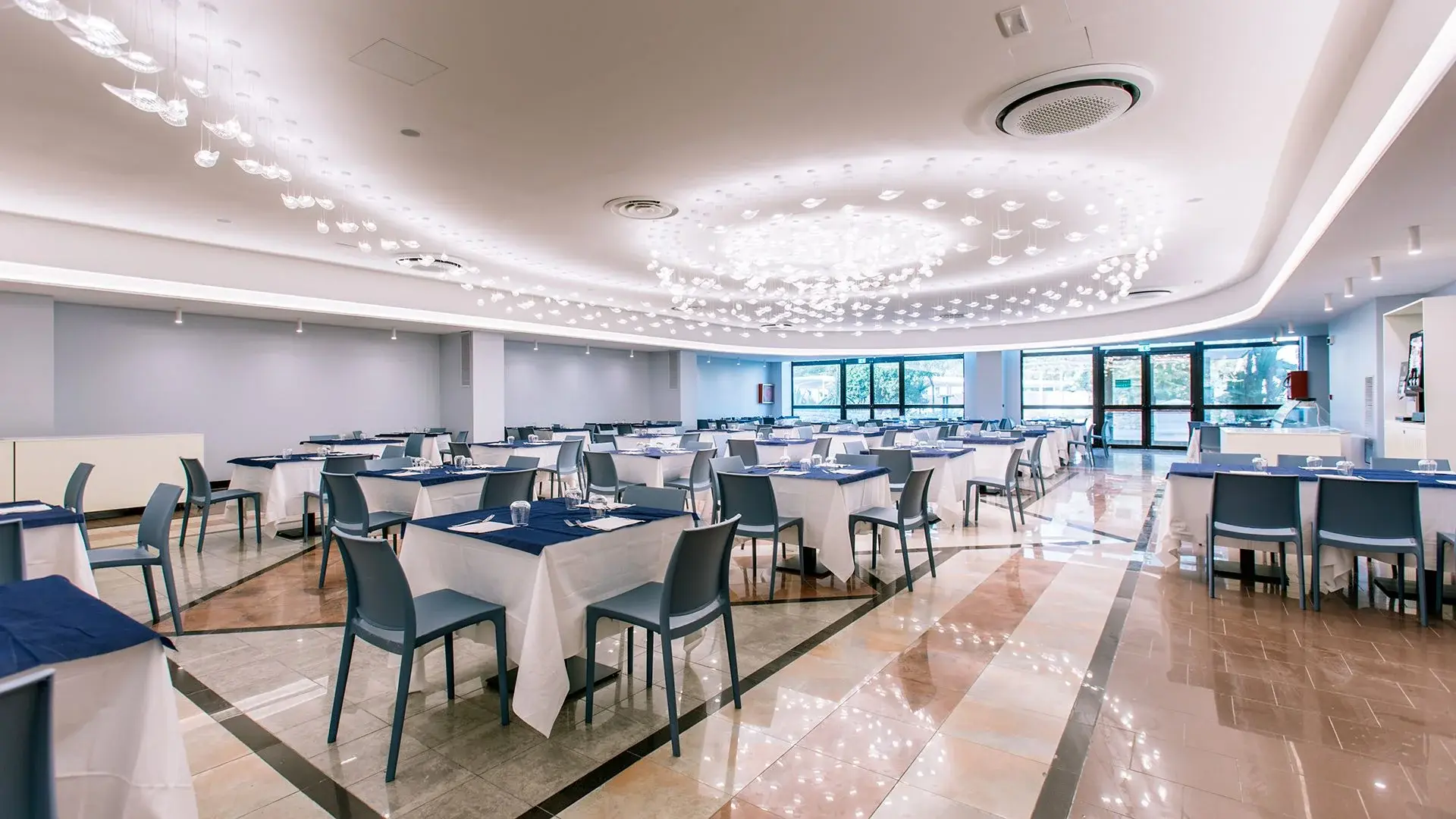 Restauracja i jedzenie w hotelu Cds Porto Giardino