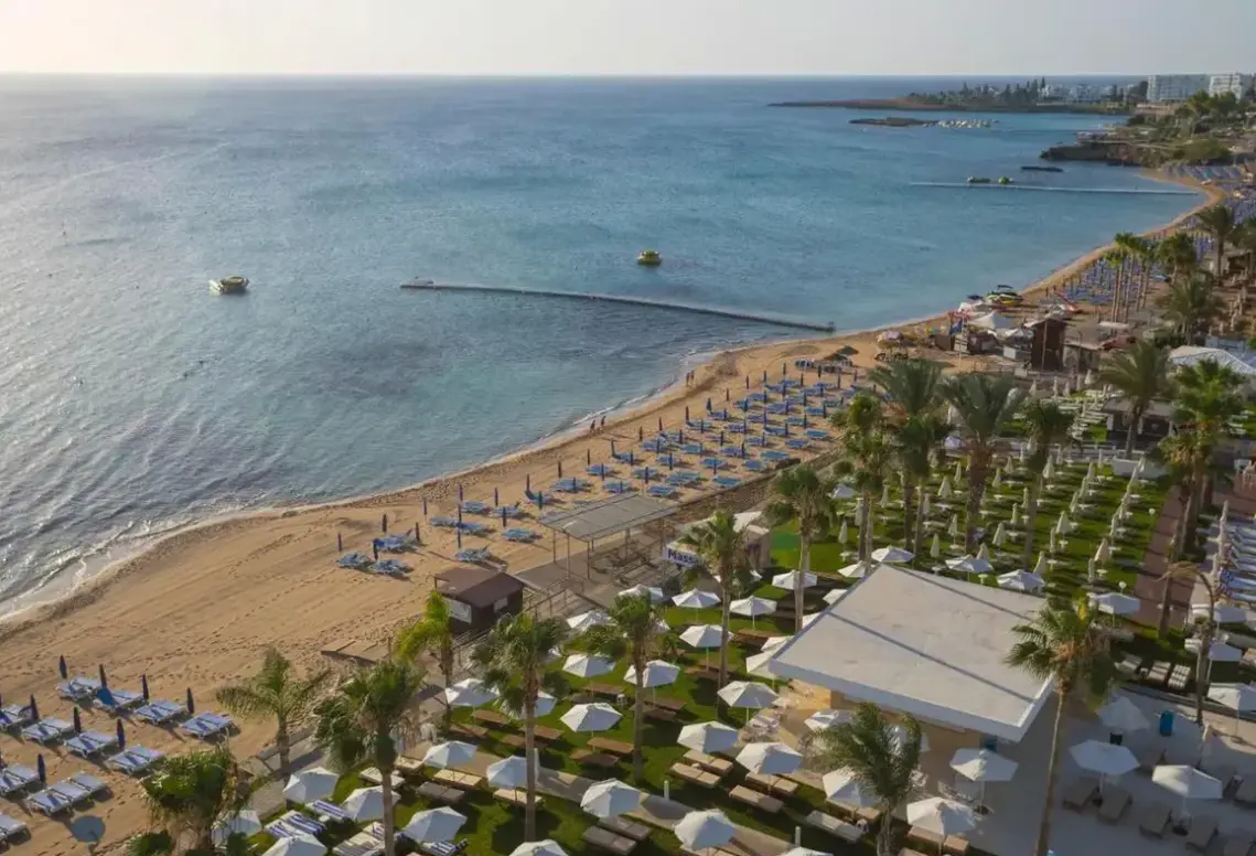 Plaża przy hotelu Constantinos The Great Beach