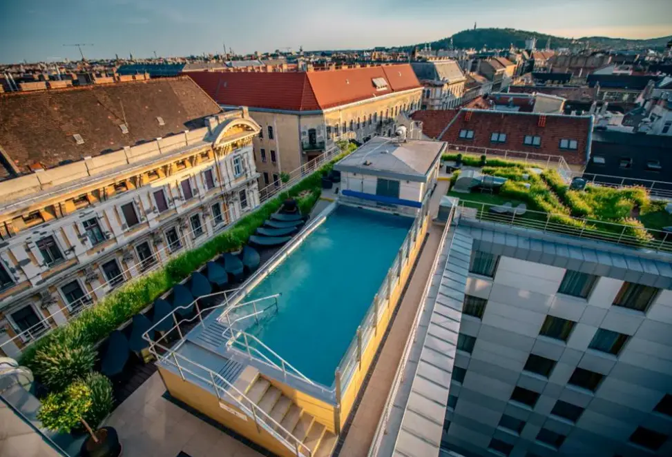 Basen w hotelu Continental Hotel Budapest